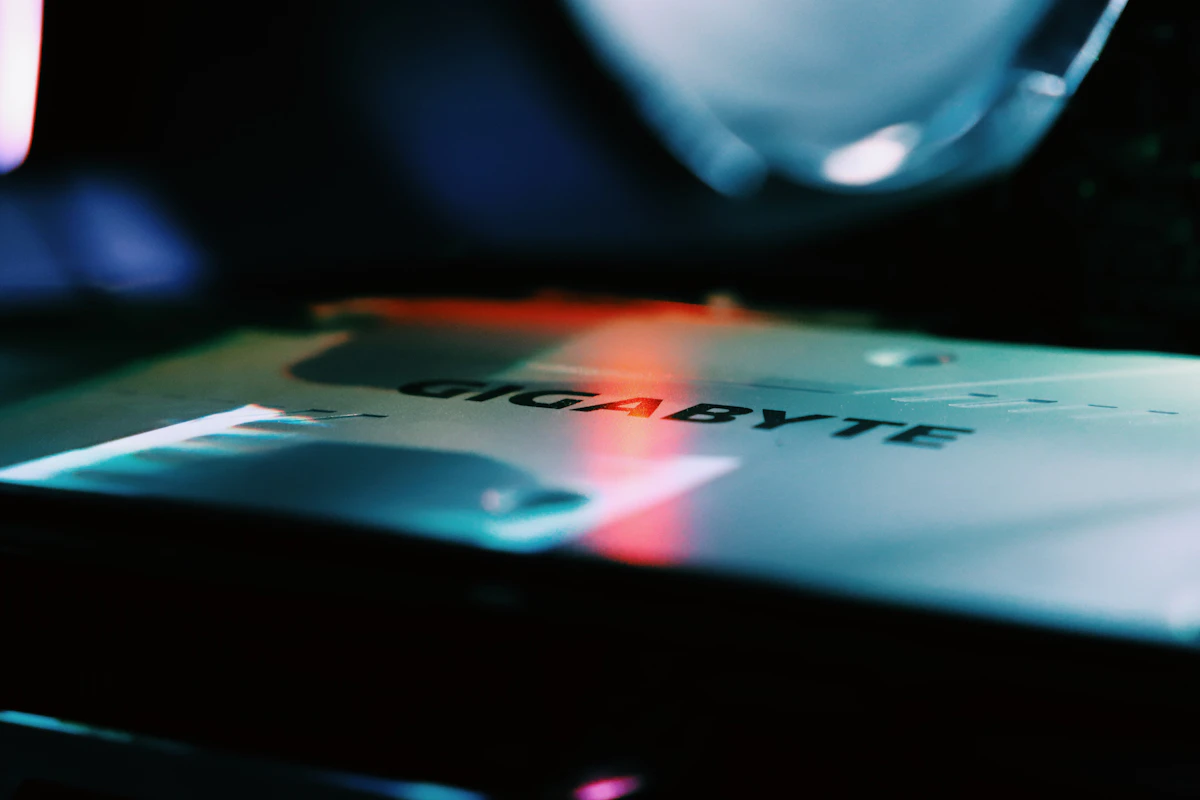 Router de red en un entorno doméstico o de oficina, representando el dispositivo TOTOLINK A7100RU afectado por la vulnerabilidad.