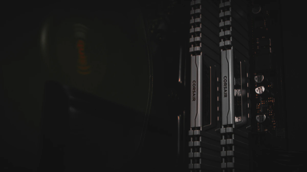 Sala de servidores que representa la escala masiva de infraestructuras que los procesos manuales no pueden proteger con agilidad.