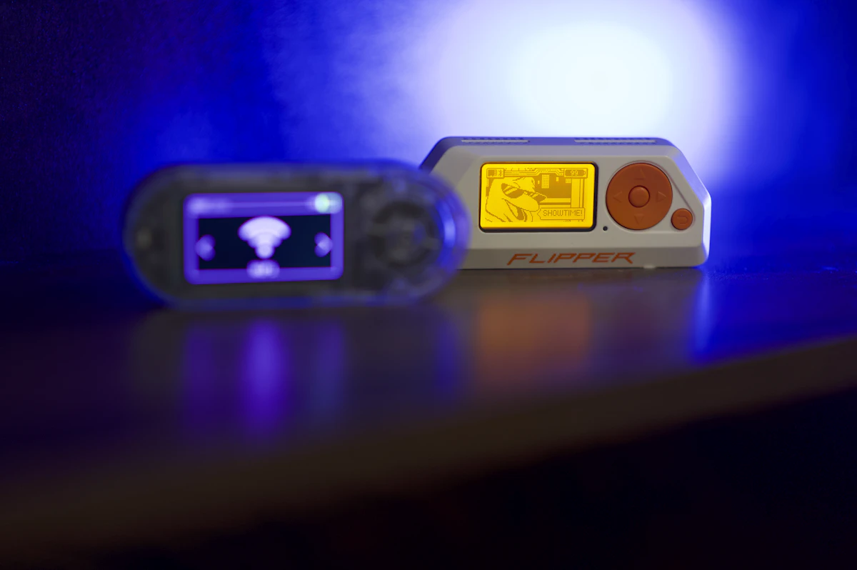 Pantalla de ordenador mostrando una alerta de seguridad relacionada con Adobe Acrobat Reader.