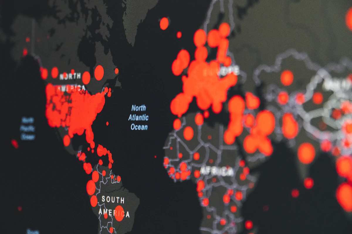 Mapa conceptual que ilustra la distribución global de las amenazas cibernéticas analizadas en el artículo.