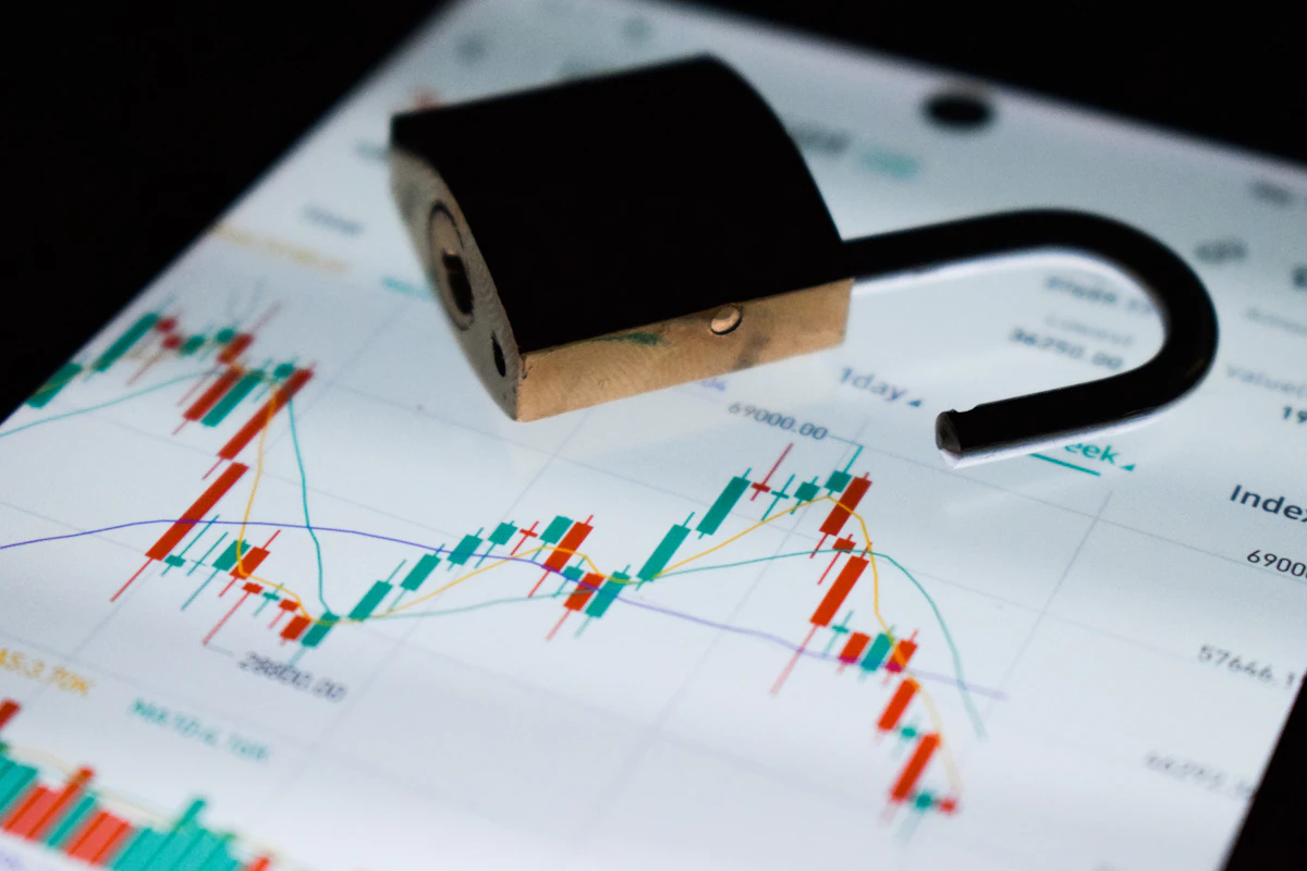 Centro de datos financiero moderno, representando el entorno cloud donde residen los datos regulados.