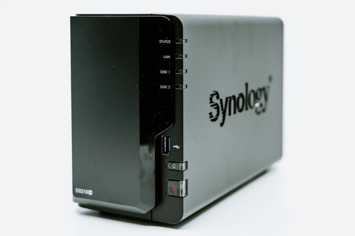 Interfaz del cliente SSL VPN de Synology en un ordenador, mostrando la ventana de configuración donde se gestionan las credenciales.